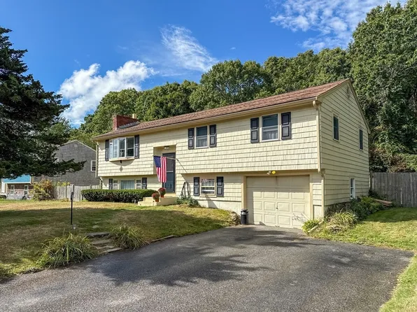 35 Marshview Dr, Marshfield, MA 02050