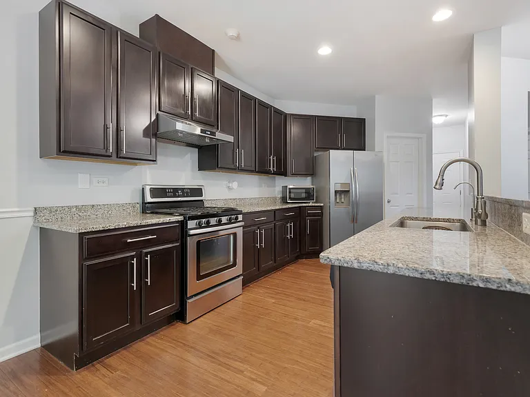 1022 Ravendale Ct — Photo 10
