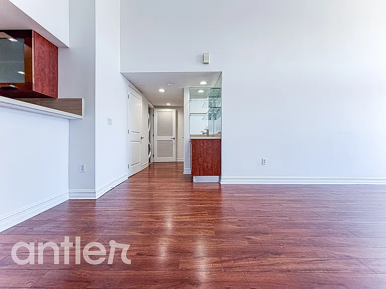 1241 S Sherbourne Dr #GPH5 — Photo 6