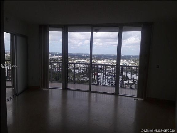 3rd image of 1750 N Bayshore Dr APT 3815