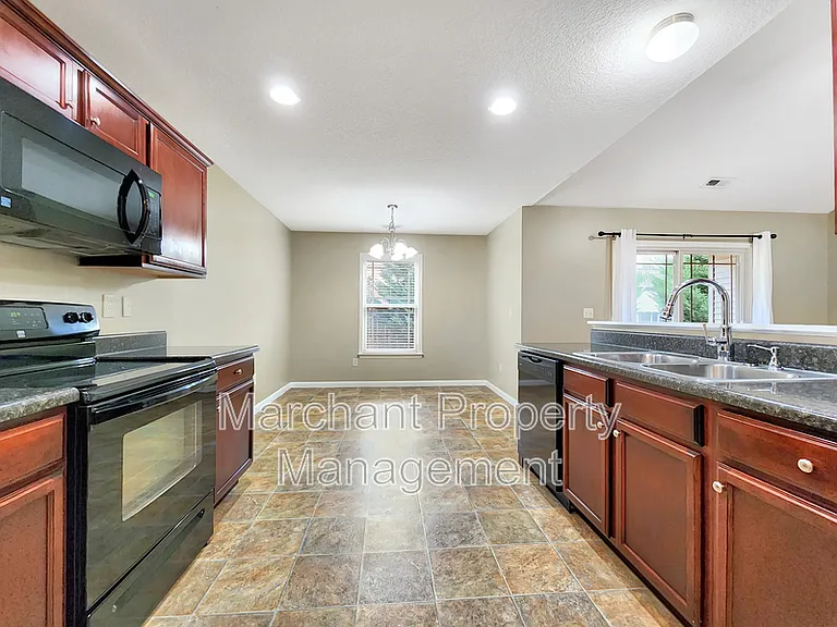 657 Chartwell Dr — Photo 12