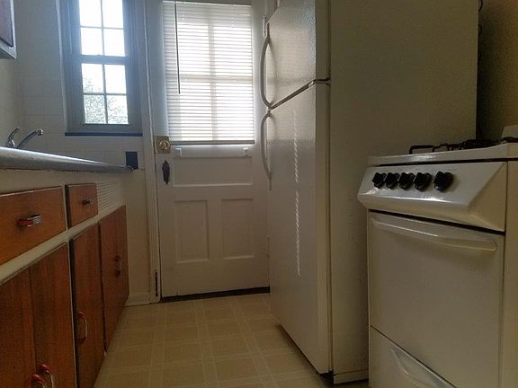 4th image of 1519 Ashland Ave #C