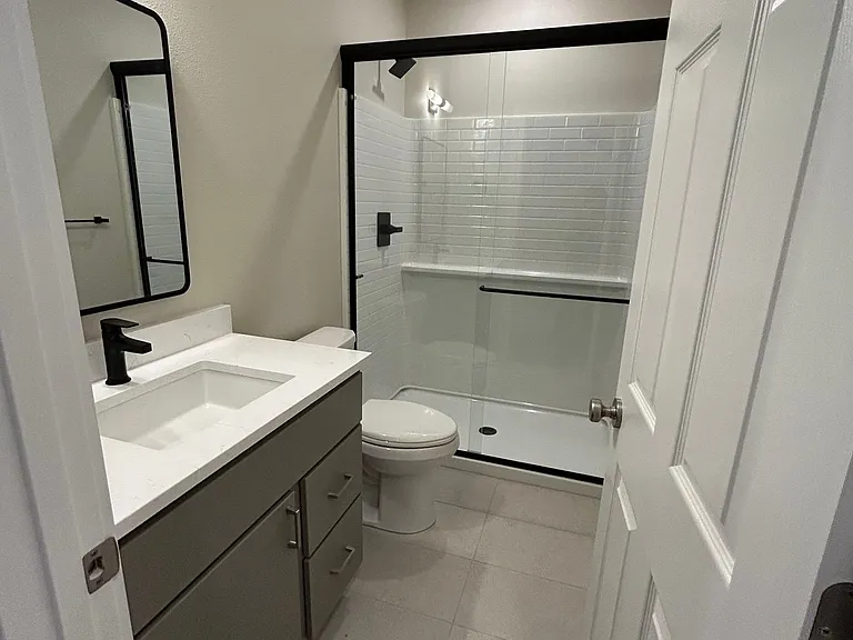 536 E Mulberry St — Photo 17