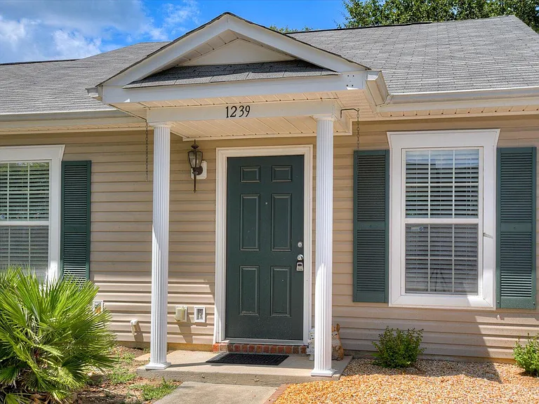 1239 Longpoint Dr — Photo 2