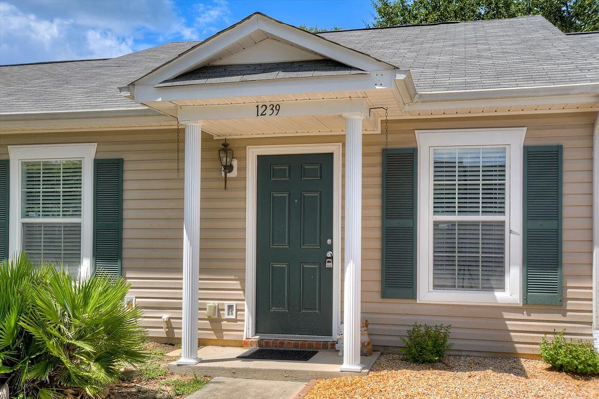 Building Photo - 1239 Longpoint Dr
