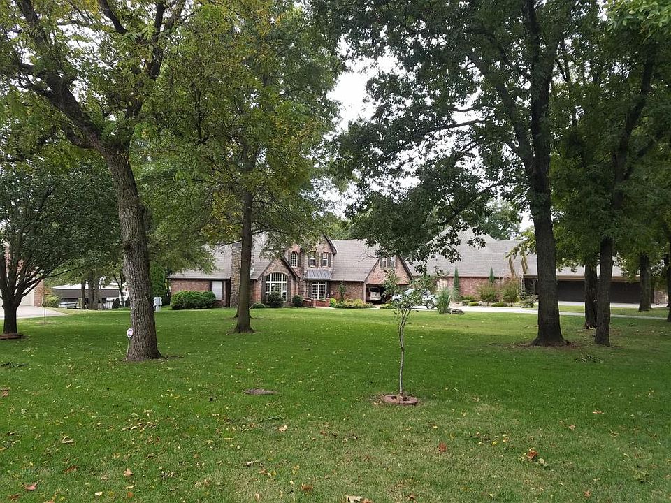 2nd image of 6019 Lake Breeze Rd