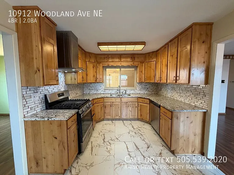 10912 Woodland Ave NE — Photo 2