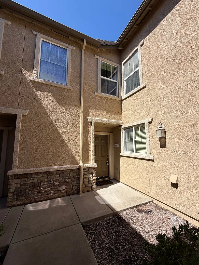 Beautiful 3 Bed Condo With Attached 2 Car Garage In N. Natomas!! — Photo 3