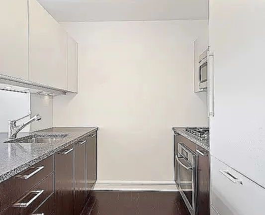 3rd image of 100 Riverside Blvd APT 14J