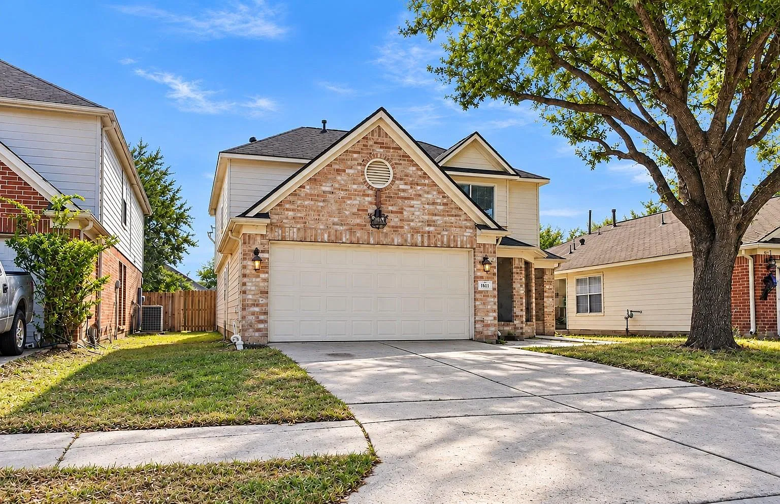 4 bed, 2.5 bath, 2260 sqft, $2,300 — Photo 4