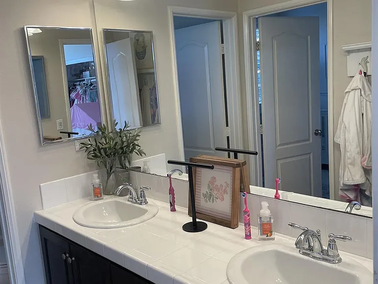 1056 Breakaway Dr — Photo 16