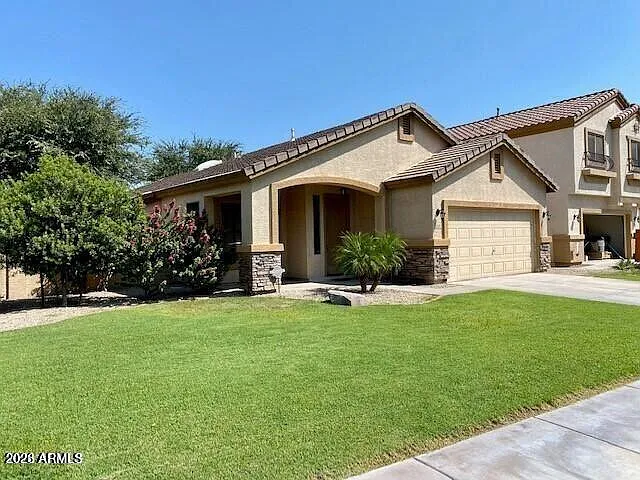 3 bed, 2.0 bath, 1746 sqft, $2,400 — Photo 1
