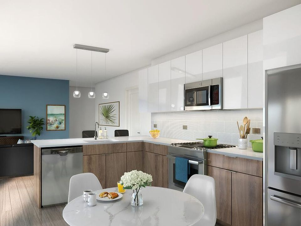 1st image of 2249 N Lincoln Ave #1713
