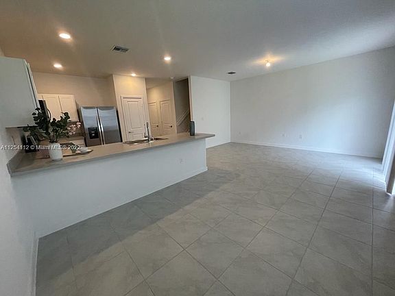 3rd image of 918 SE 17th Ct #918