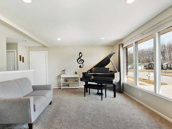 5th image of 4541 Edgemont Dr SW