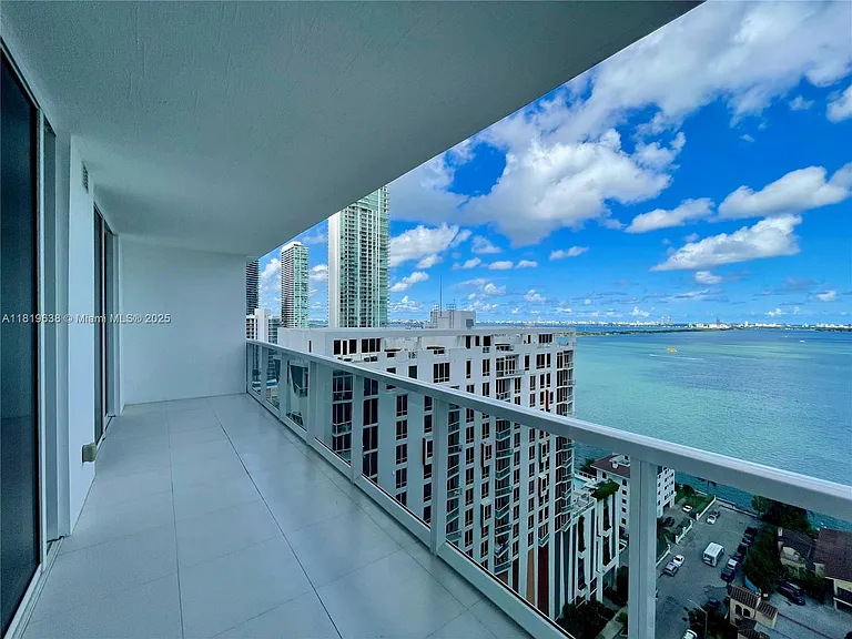 600 NE 27th St #232 — Photo 4