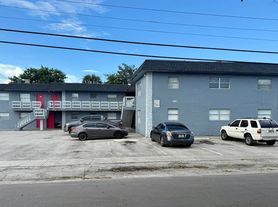 5831 SW 36 Ct