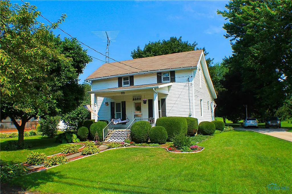 221 Bridge St photo 1