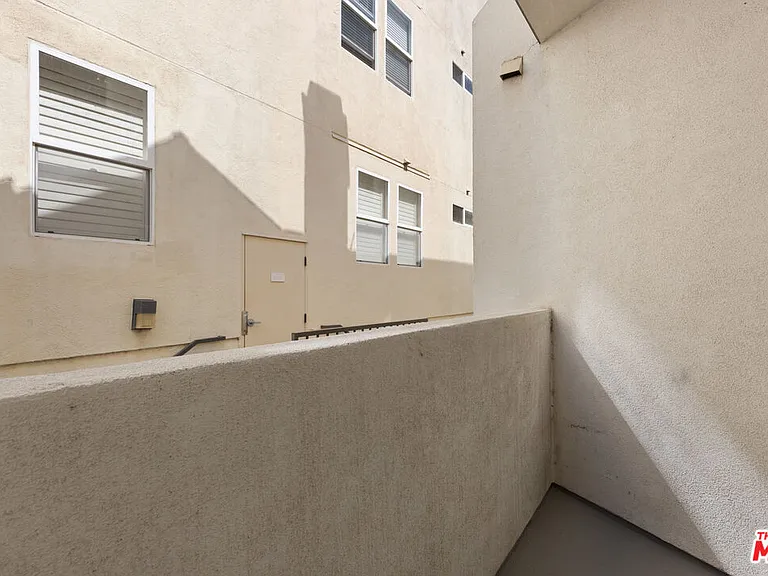 10627 Moorpark St #8 — Photo 8
