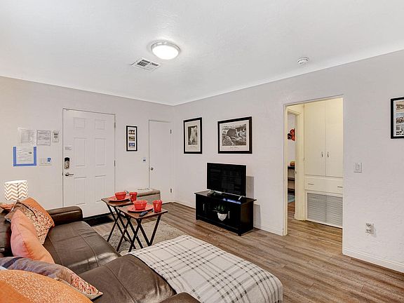 4th image of 308 S 10th St Unit C