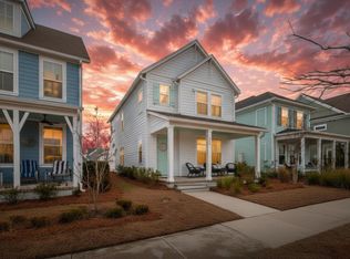 555 Blueway Ave, Summerville, SC 29486