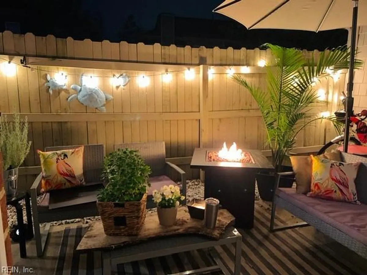 1157 Farrcroft Way — Photo 3