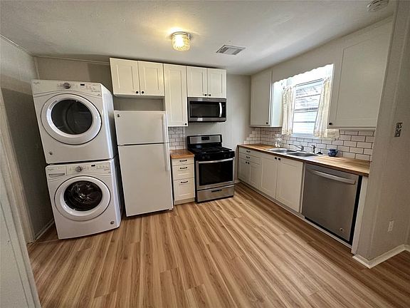 4th image of 436 1/2 Arlington St