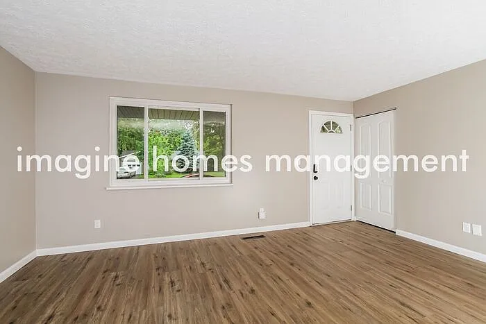 3 bed, 2.0 bath, 1080 sqft, $2,200 — Photo 3