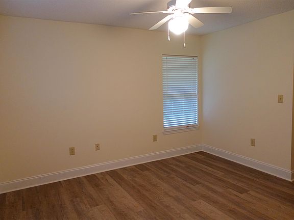 4th image of 635 Bear Dr