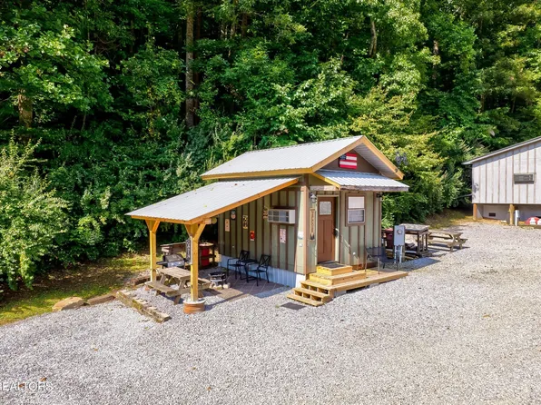 1534 Cove Ln, Oliver Springs, TN 37840
