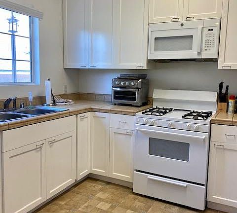 4th image of 5248 Satsuma Ave APT 2