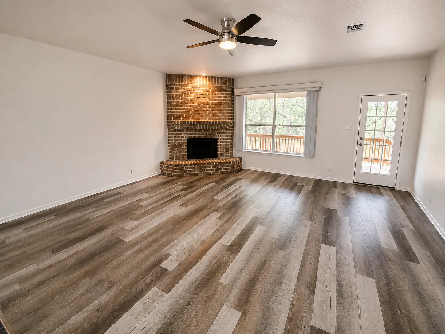 3 bed, 2.5 bath, 2152 sqft, $2,450 — Photo 4