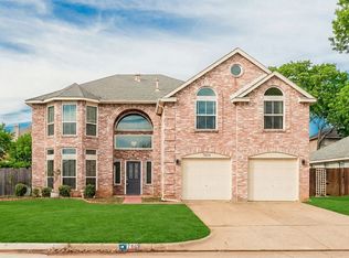 7809 Clover Leaf Dr, North Richland Hills, TX 76182