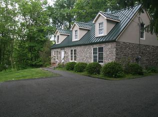117 Stone House Rd, Delaware Water Gap, PA 18327