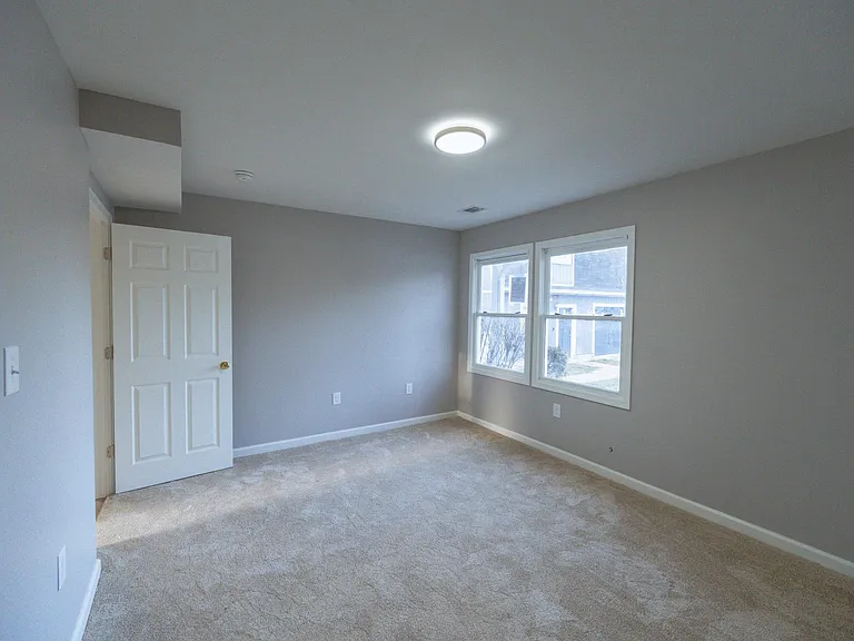 7712 N Spring Ln — Photo 9