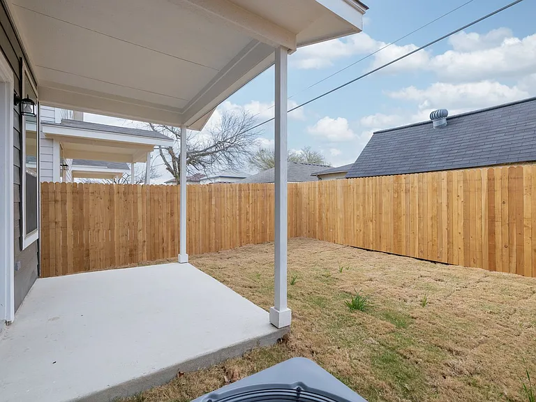 2307 Lynwood Bnd #1 — Photo 17