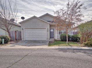 2490 Agate Mdws, White City, OR 97503