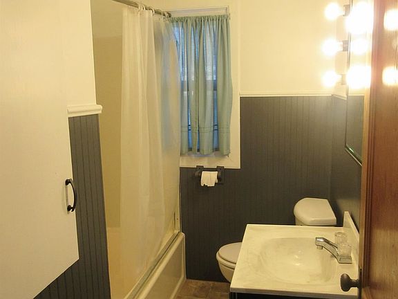 5th image of 815 9th Ave E