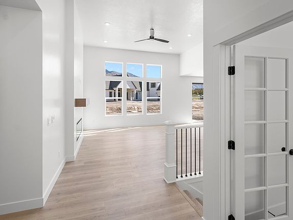 Finished home photos are representational images only. See sales agent for details.