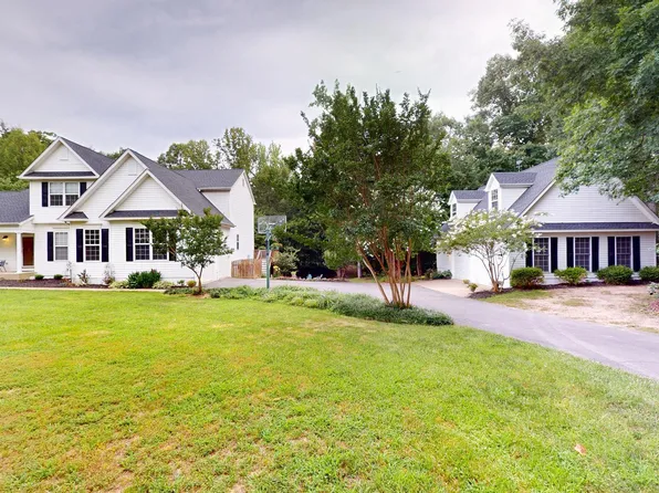 32 Misty Creek Ln, Fredericksburg, VA 22406