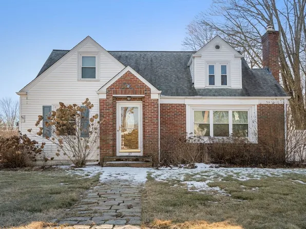 27 William Ave, Seekonk, MA 02771