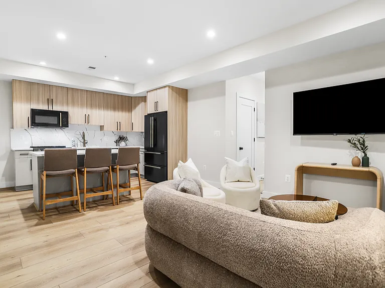 2735 Connecticut Ave NW #5 — Photo 5