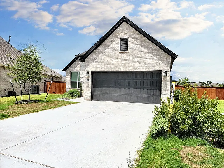513 Three Feathers Ct — Photo 2