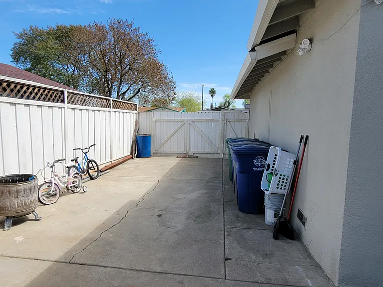 443 N Santa Ana St — Photo 10