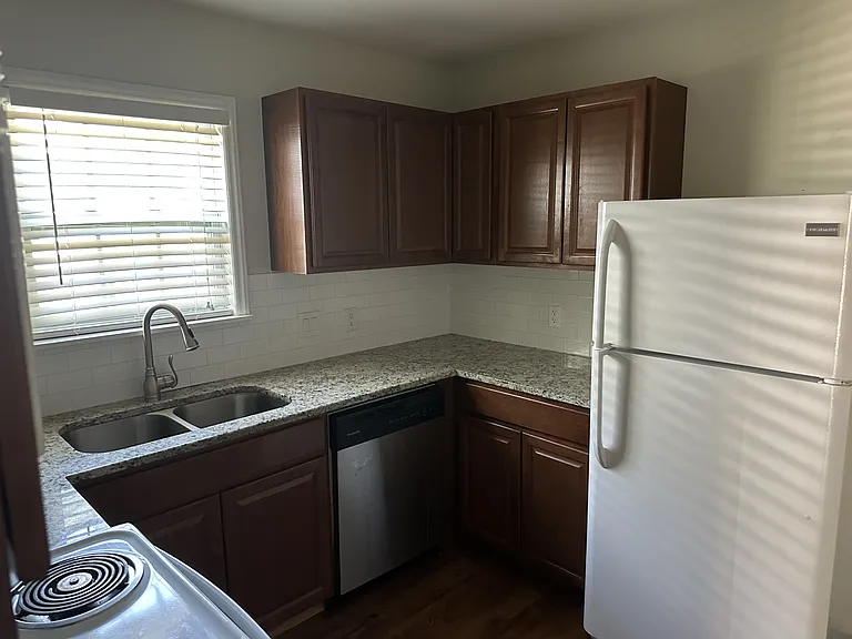 216 McFadden St — Photo 20
