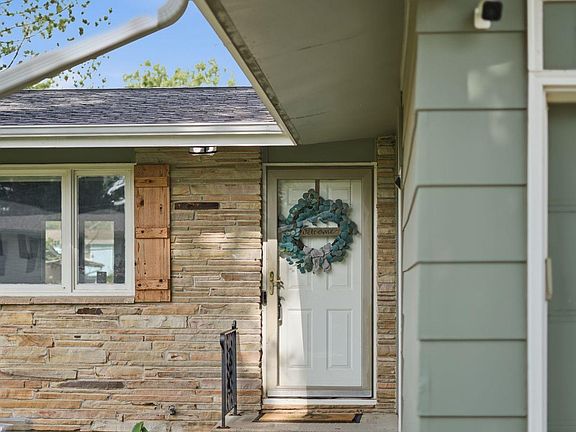 3rd image of 431 W Broadview Dr