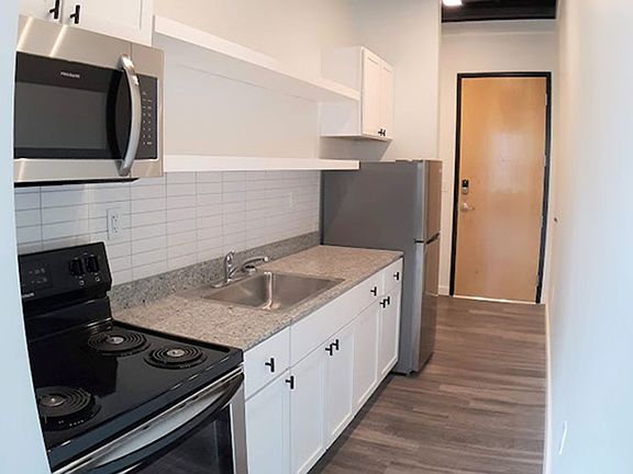 4th image of 885 Douglas St #201