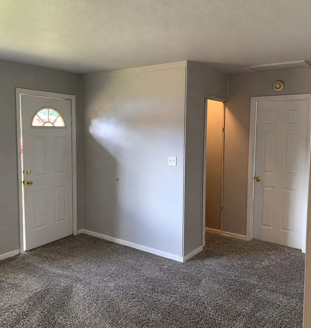 Nice 1 Bedroom Duplex!! Yard & Carport!! — Photo 2
