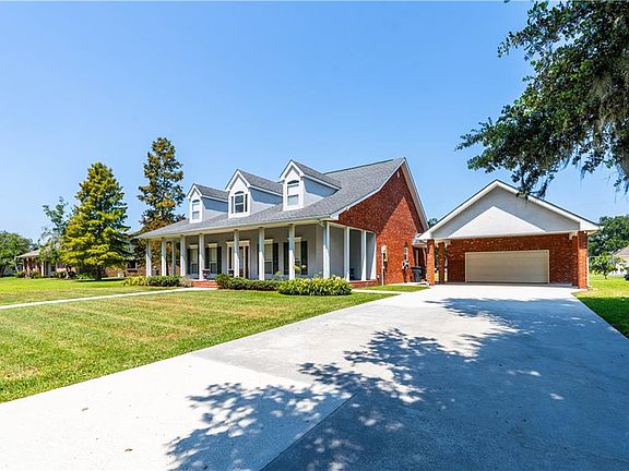 3rd image of 140 Adam Dr