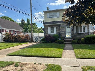 31 Garden Court, New Hyde Park, NY, 11040